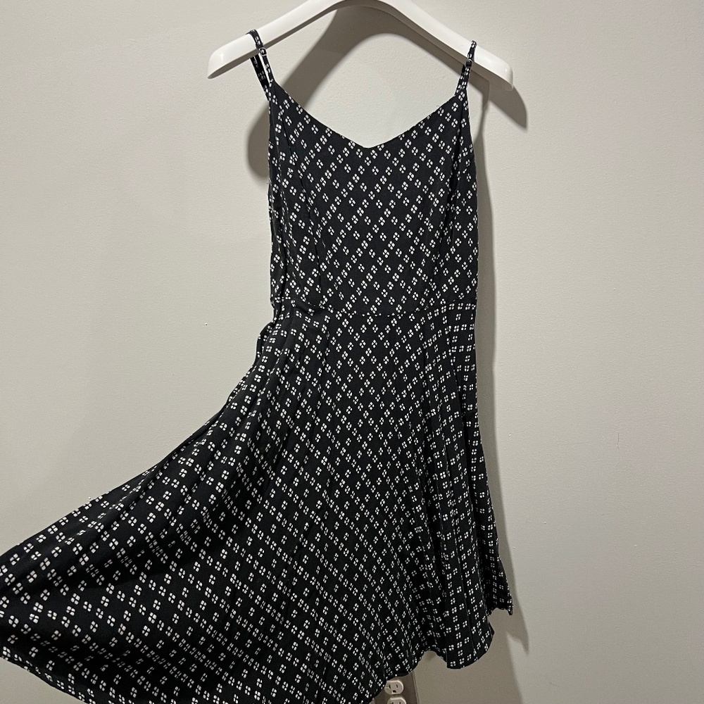 Old Navy Black White Mini Dress Fit & Flare Smocked Back Spaghetti Strap Size M